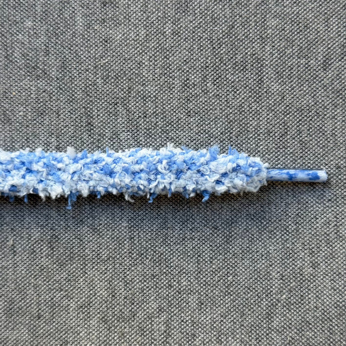 Fluffy Veters 10mm 'Licht Blauw/Donker Blauw'