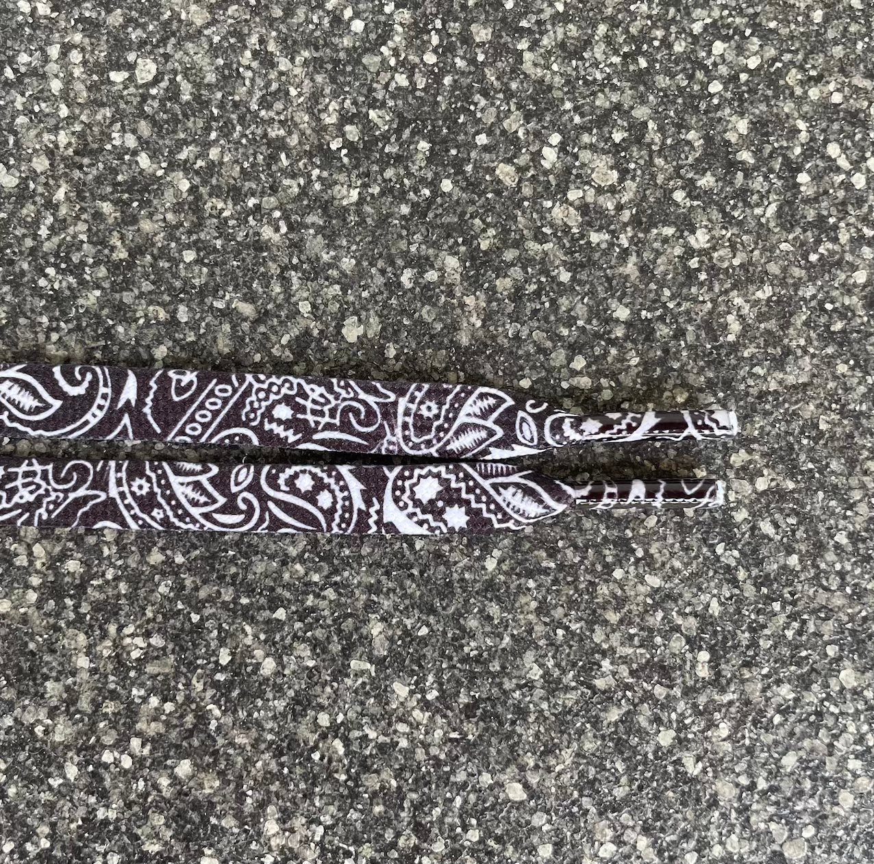 Platte Veters 8mm 'Paisley Black'