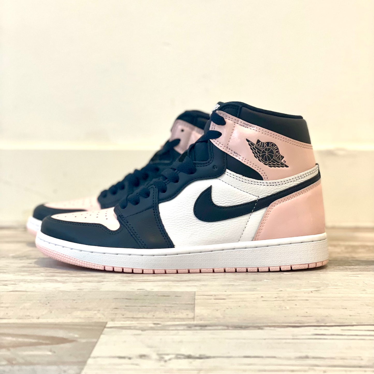 Air Jordan 1 Retro High OG 'Atmosphere' (W)