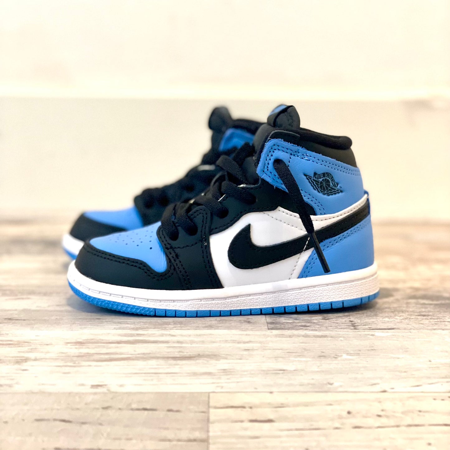 Air Jordan 1 Retro High OG 'UNC Toe' (TD)