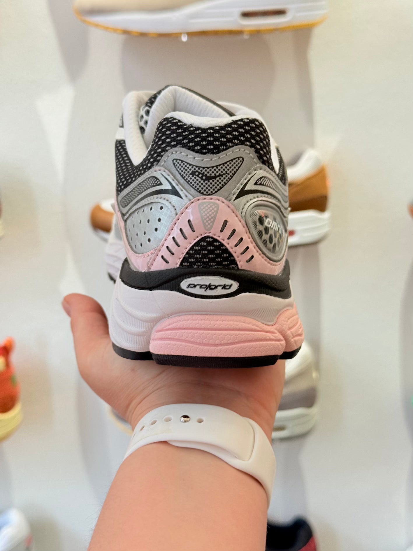 Saucony Progrid Omni 9 'Silver Pink'