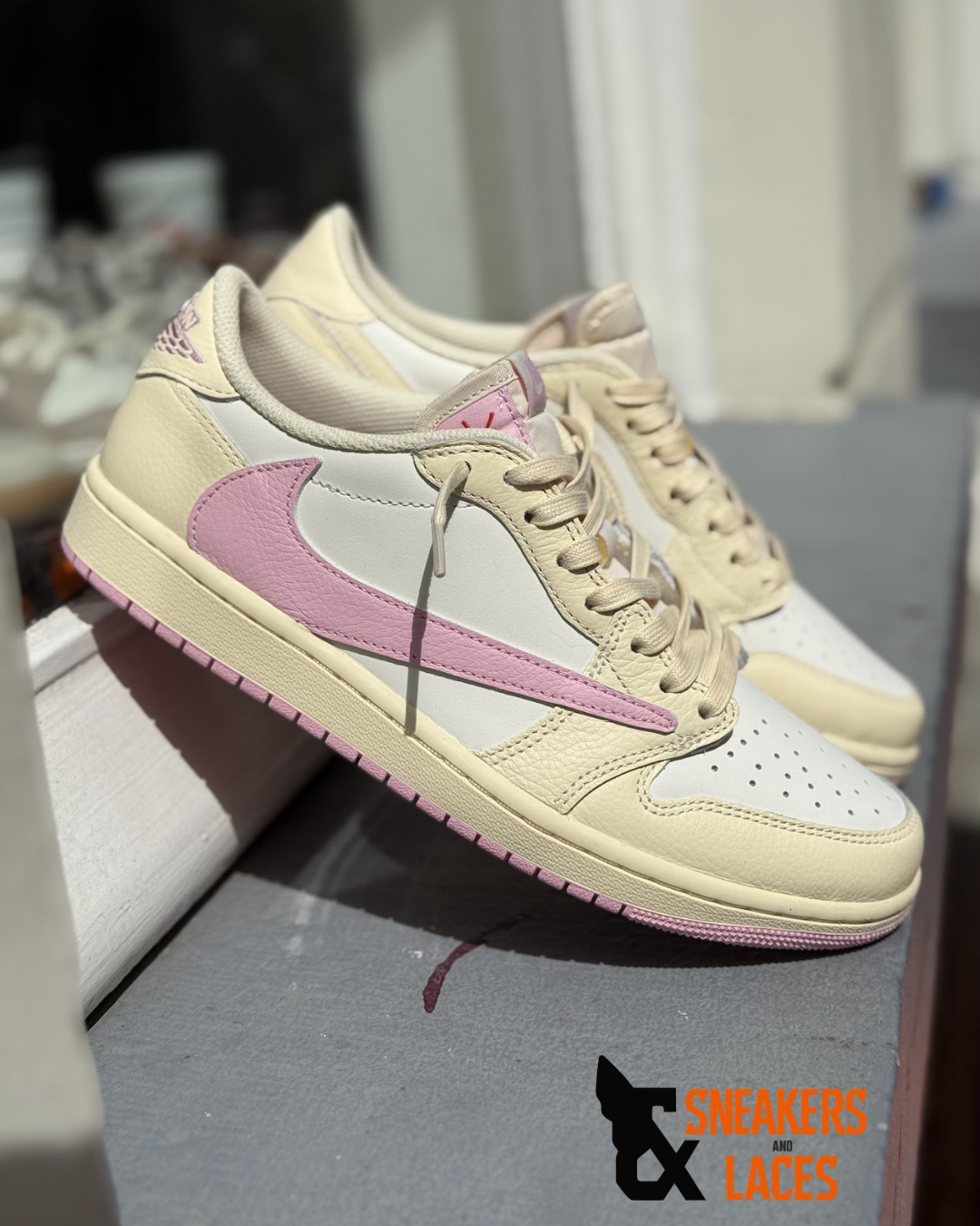 Air Jordan 1 Retro Low OG SP Travis Scott 'Shy Pink'