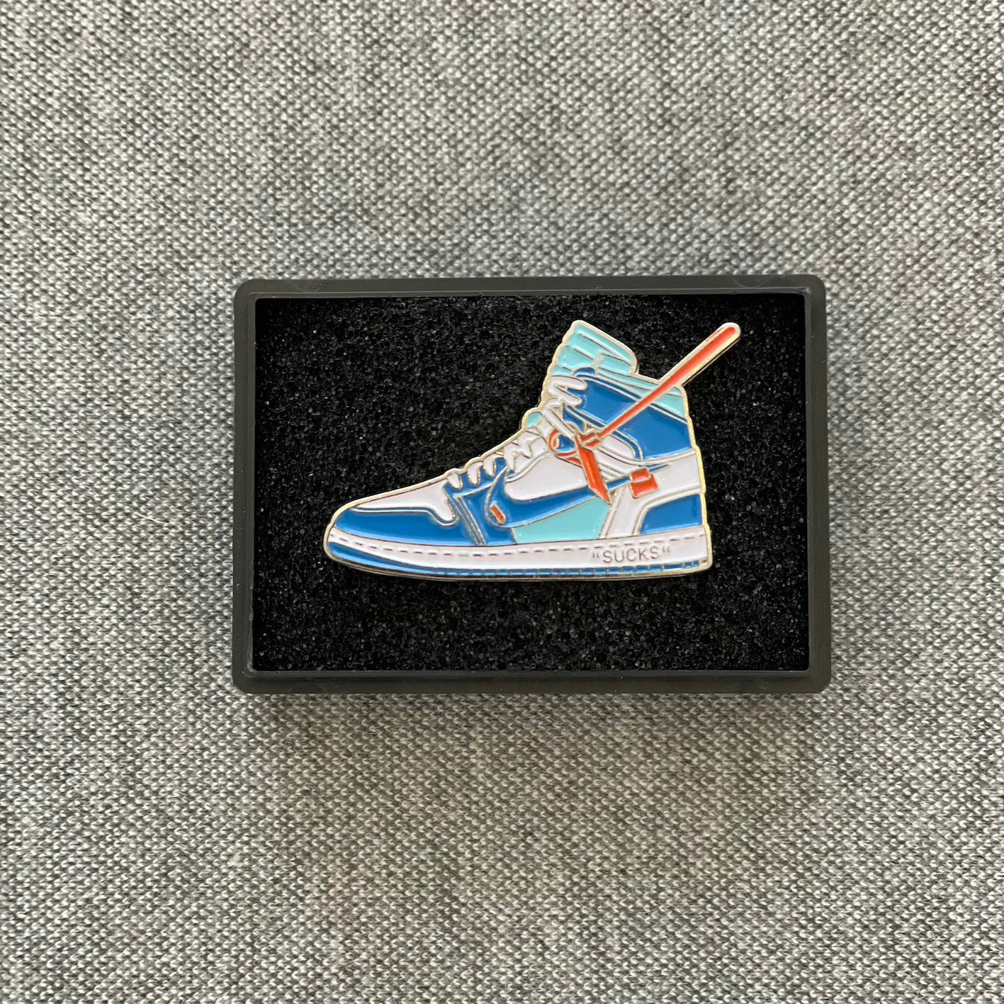 Air Jordan 1 Retro High x Off White 'UNC' - Sneaker Pin