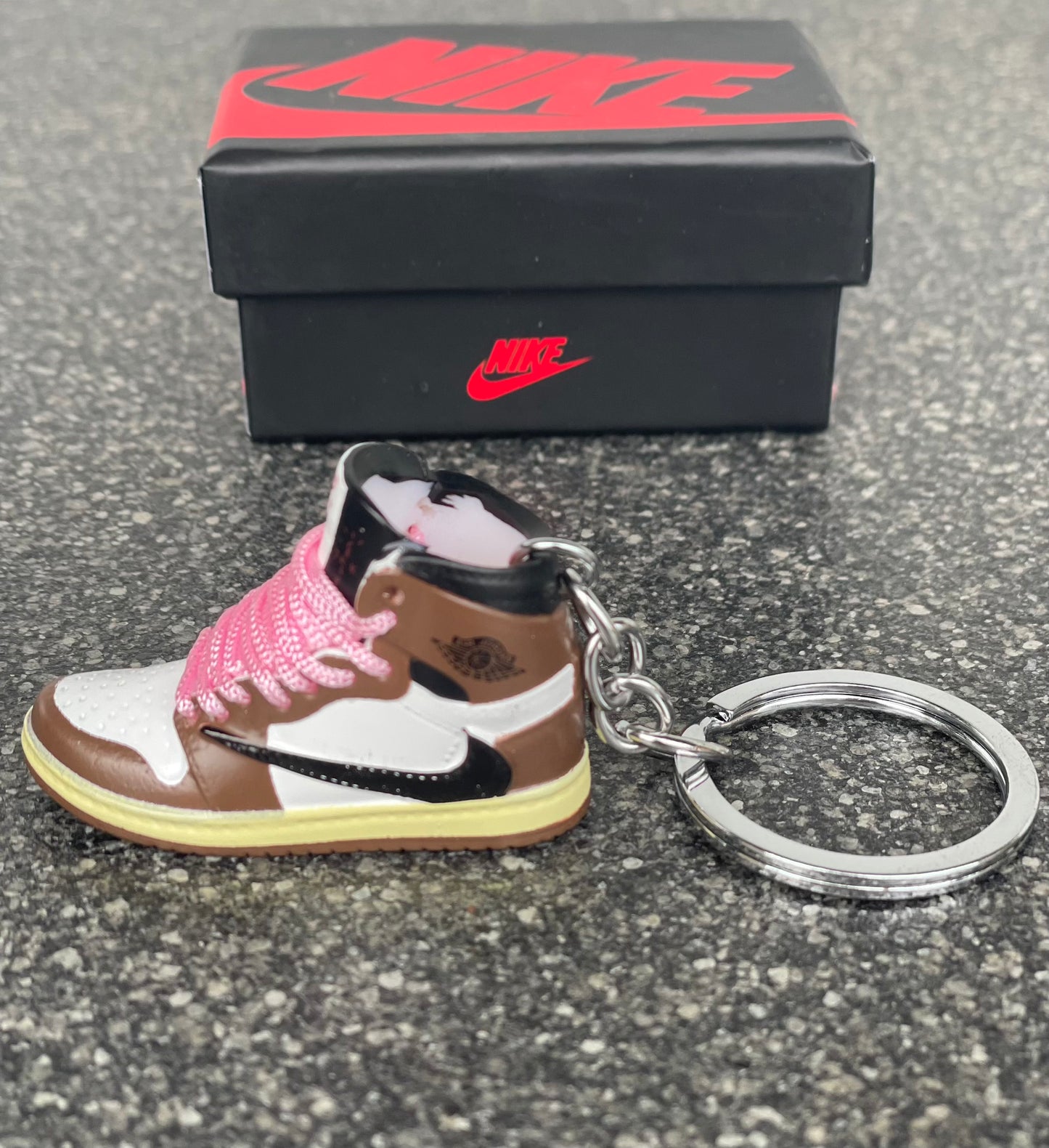 Travis scott 2025 jordan 1 keychain