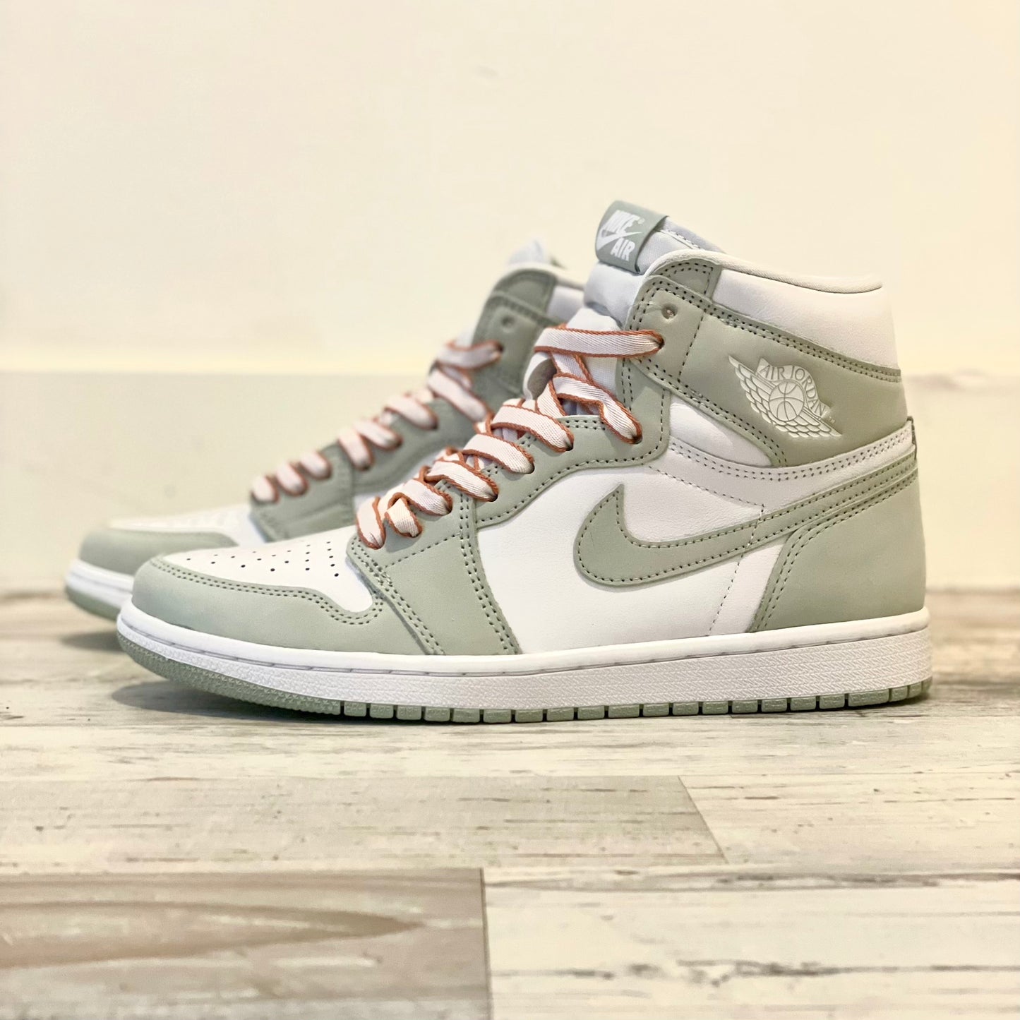 Air Jordan 1 Retro High OG 'Seafoam' (W)