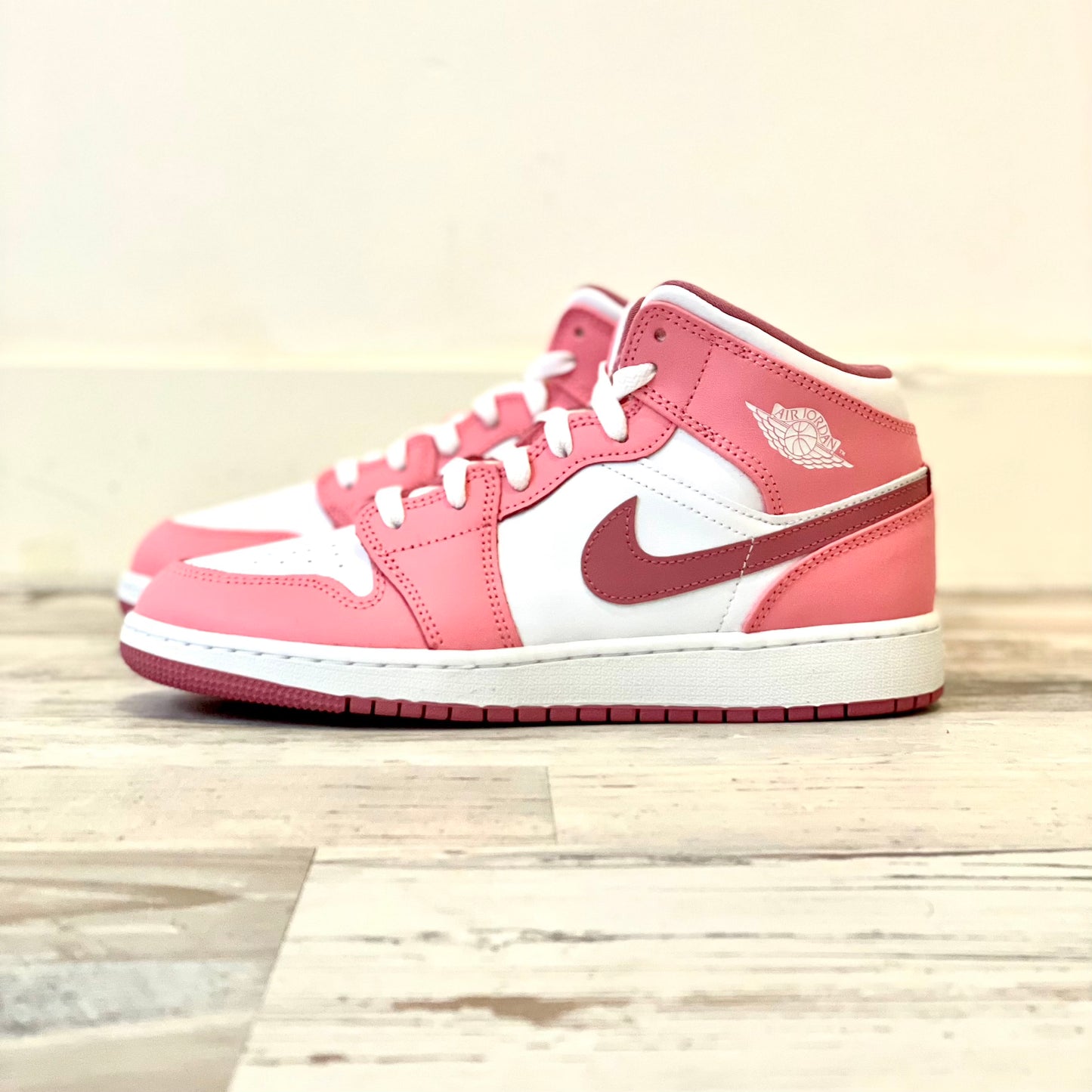 Air Jordan 1 Mid 'Valentine's Day' (GS)