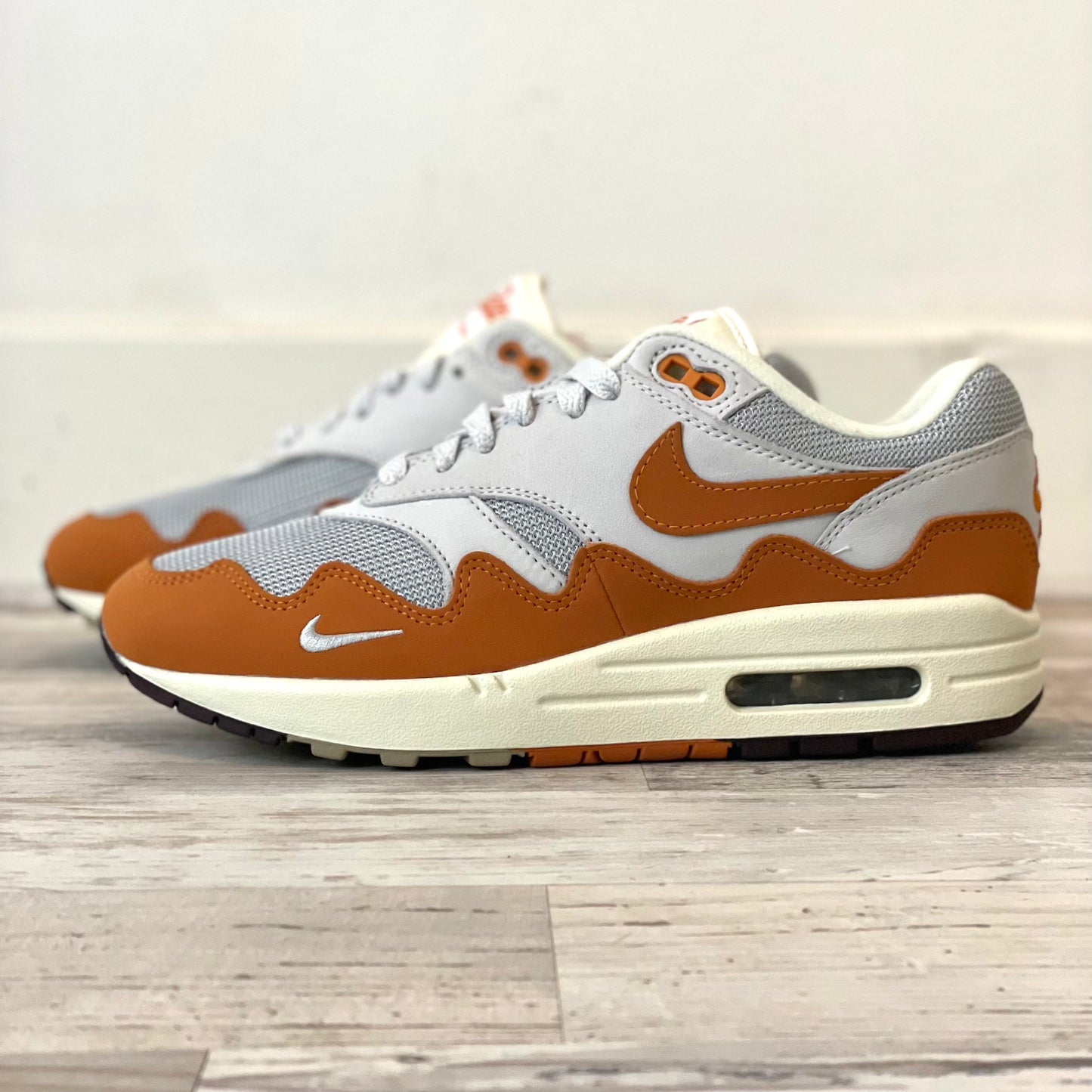 Nike air max 1 laces sales