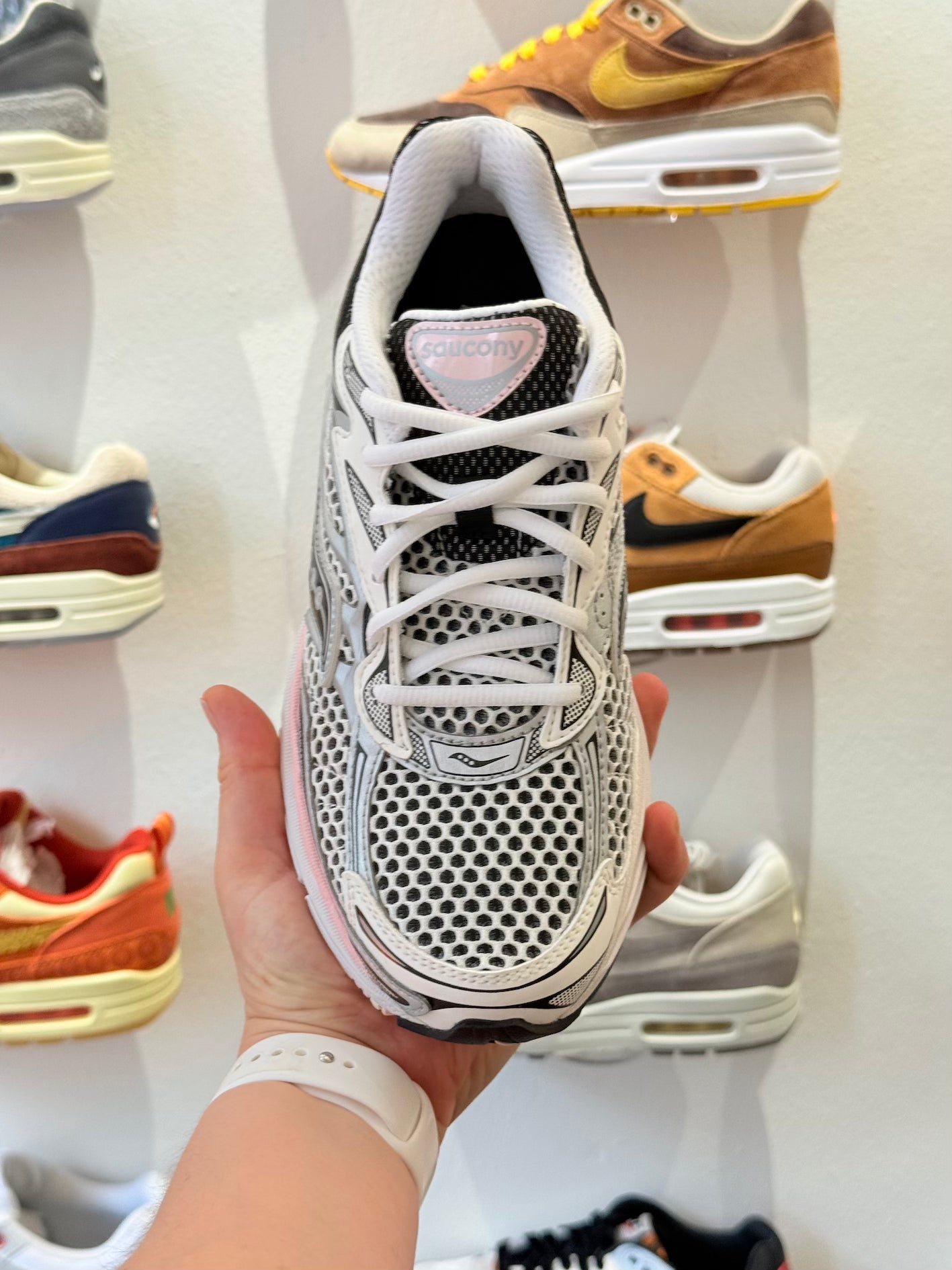 Saucony Progrid Omni 9 'Silver Pink'