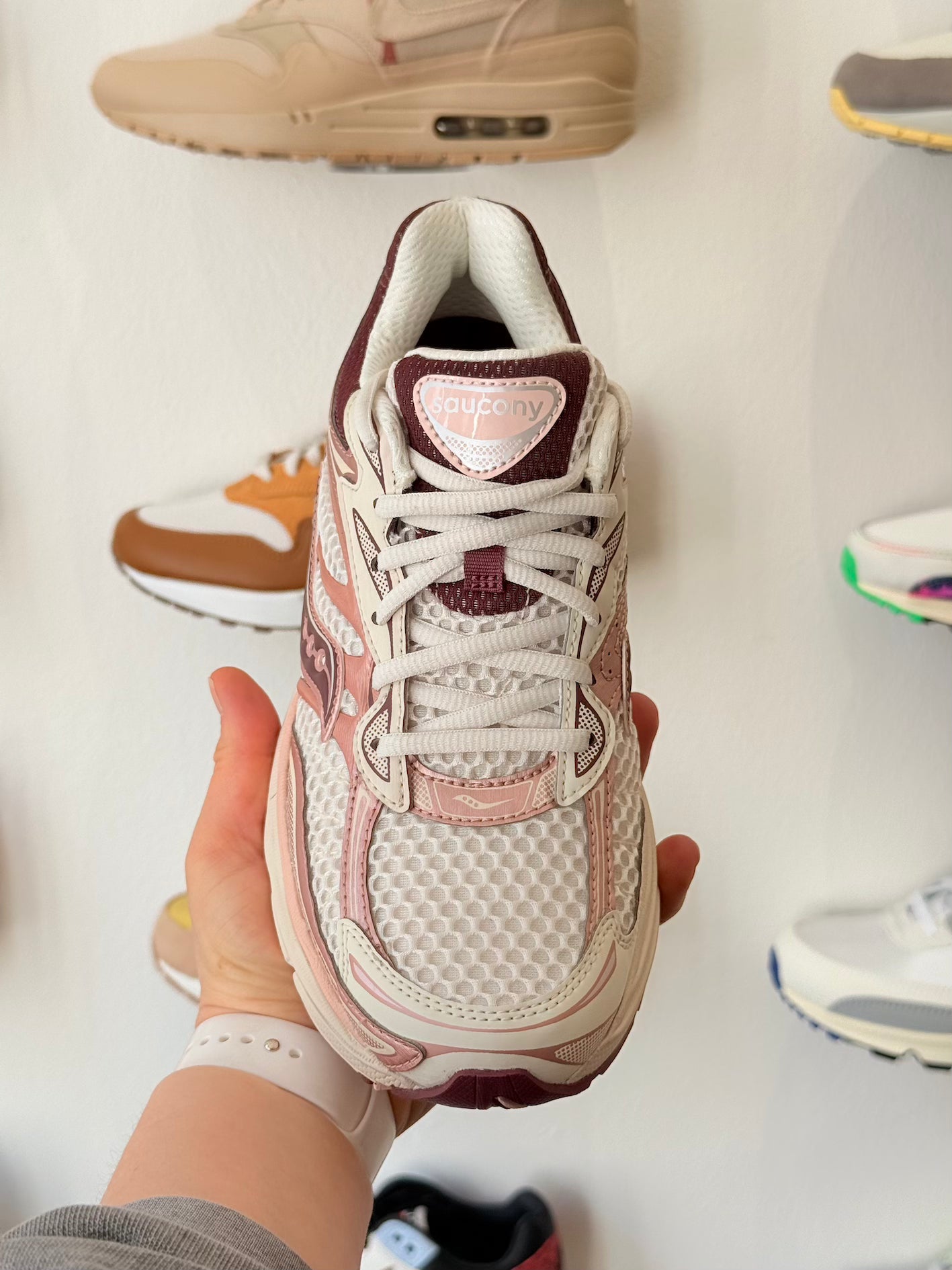 Saucony Progrid Omni 9 Ivory/Peony