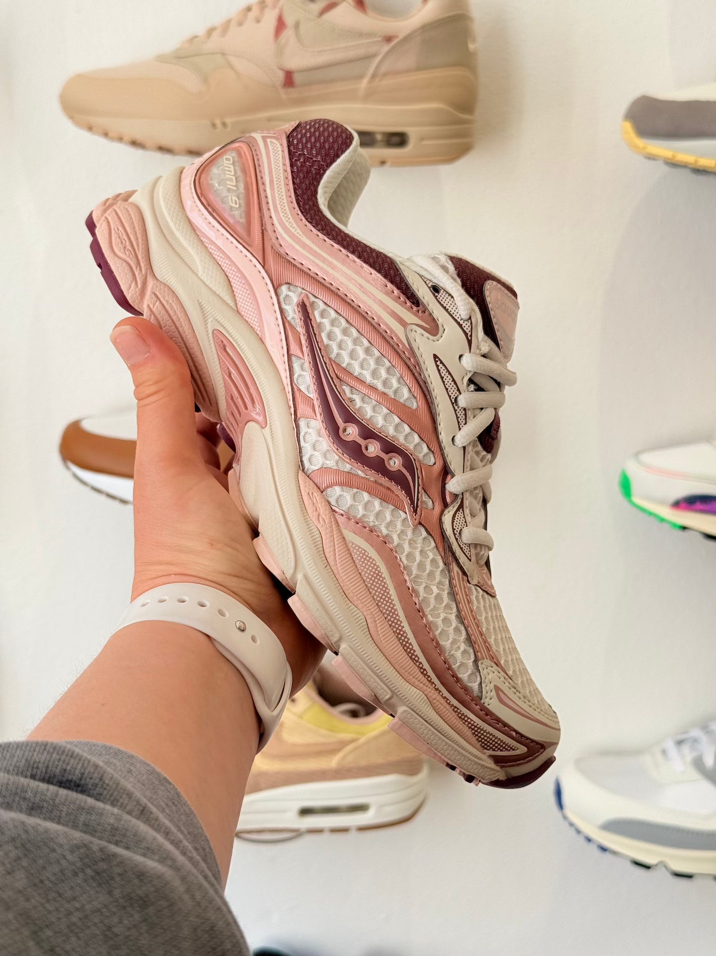Saucony Progrid Omni 9 Ivory/Peony