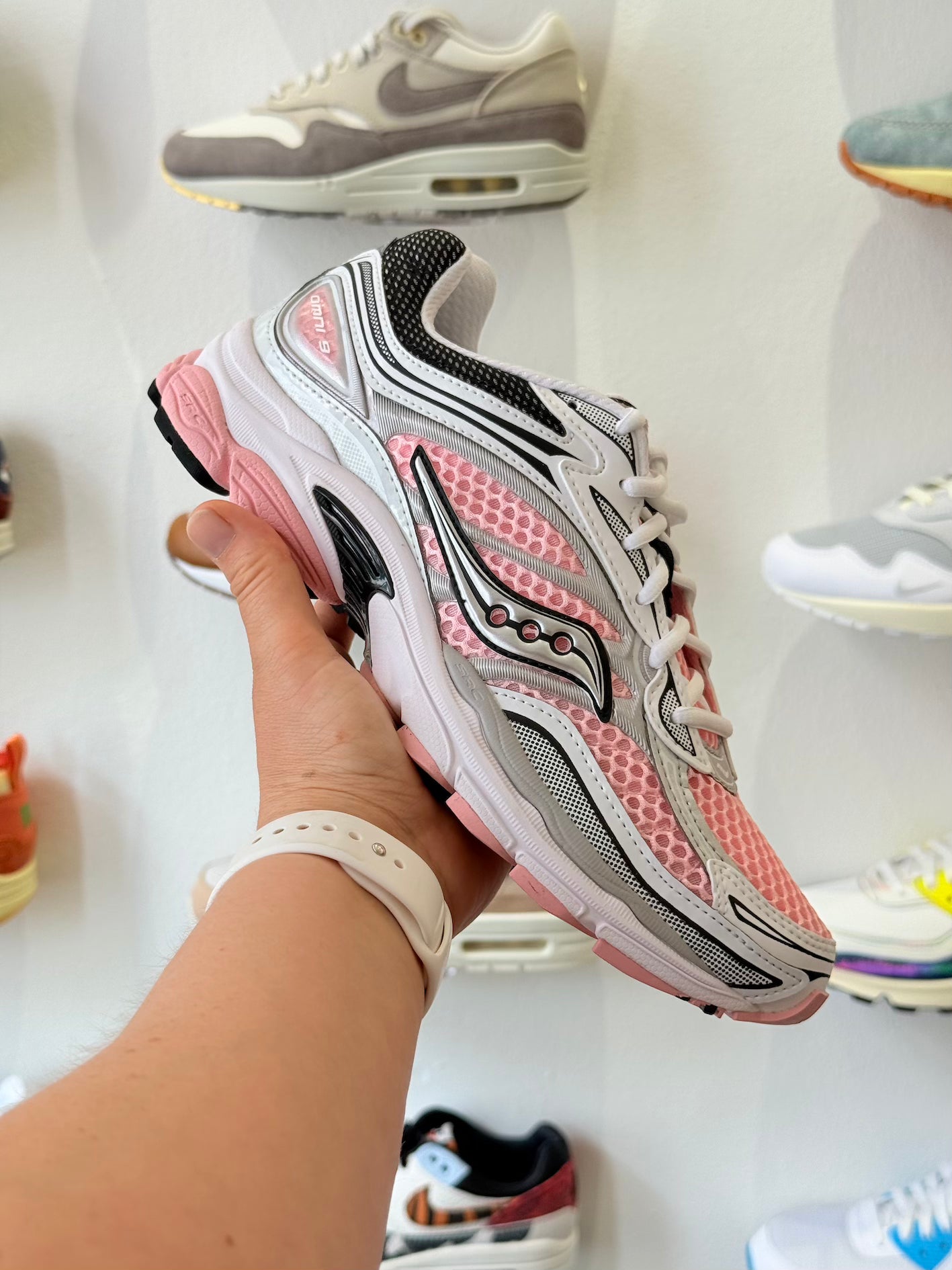 Saucony Progrid Omni 9 'White Touch'